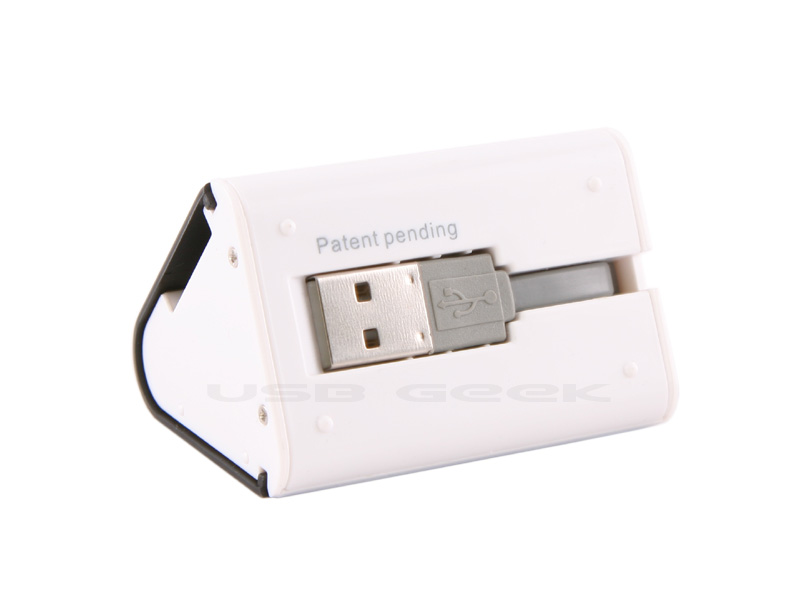 Illustration for article titled USB Card Reader Squeezes in a Thermometer and Digital Clock Too